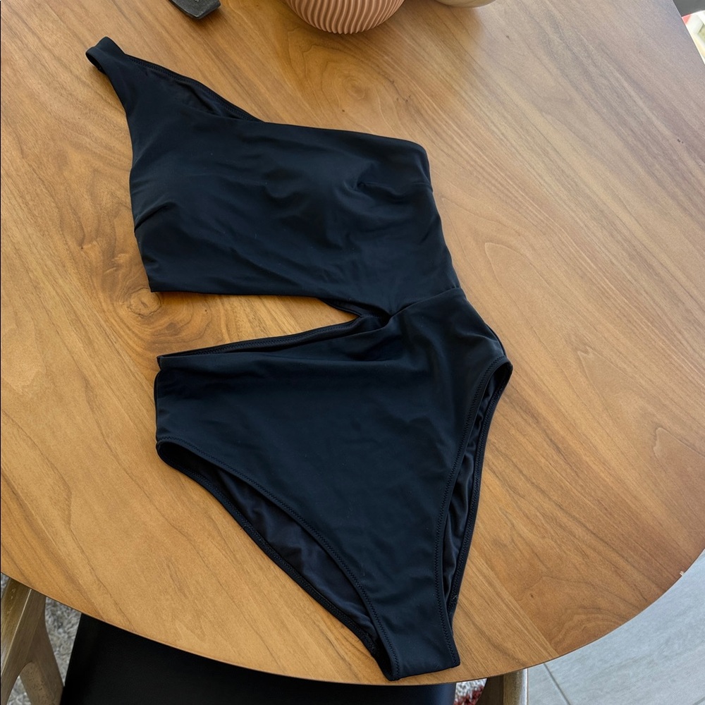H&M Black One-Shoulder Cutout One-Piece Swimsuit